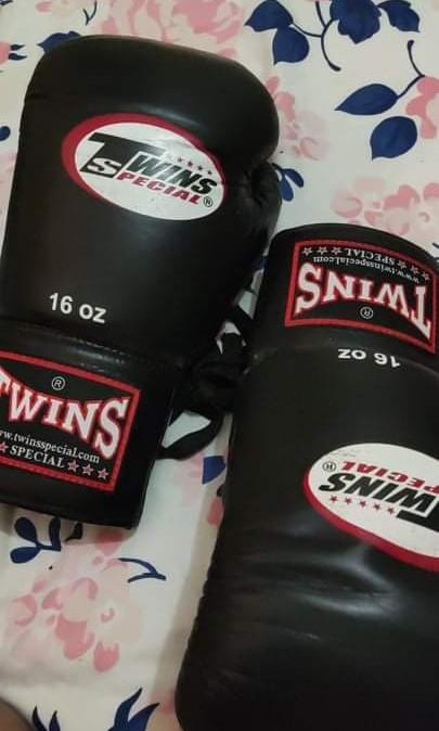 Twins Boxing Gloves 16oz Sports Equipment Sports Games Combat