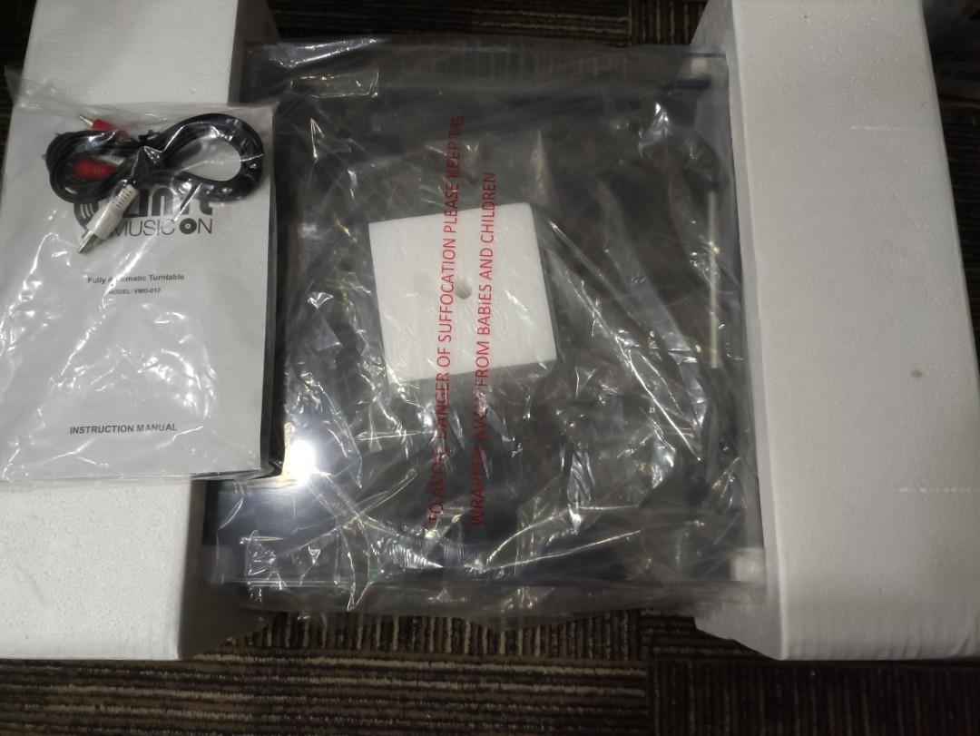 VINYL MUSIC ON FULLY AUTOMATIC TURNTABLE MODELVMO012, Audio, Portable