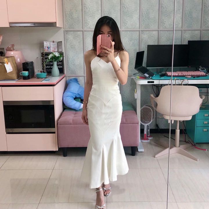 XXS: ROM / photoshoot white dress 