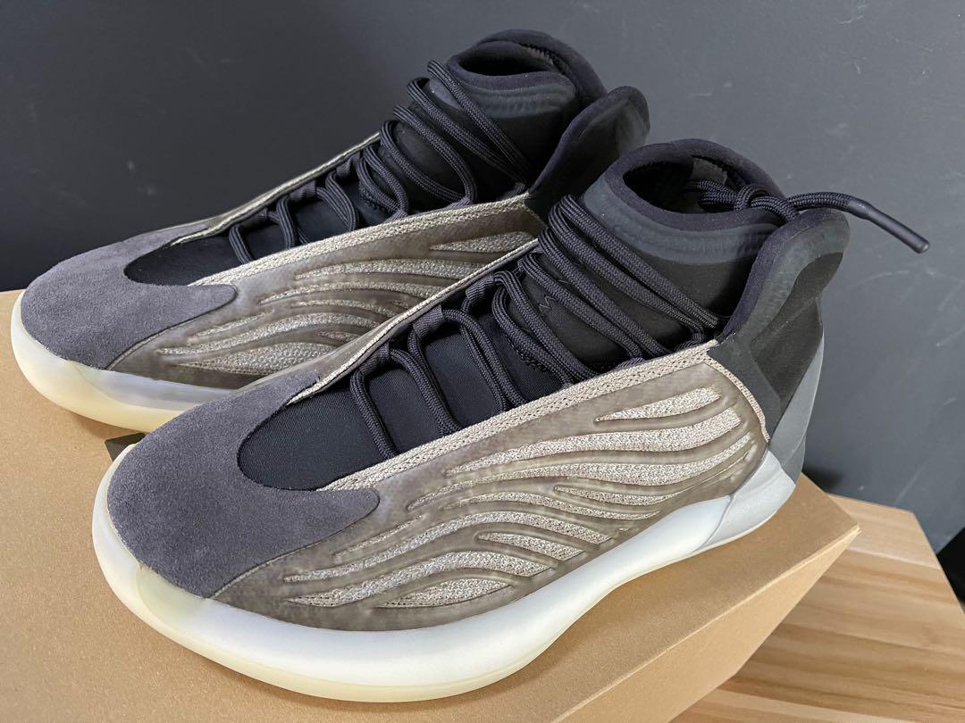 yeezy qntm barium outfit