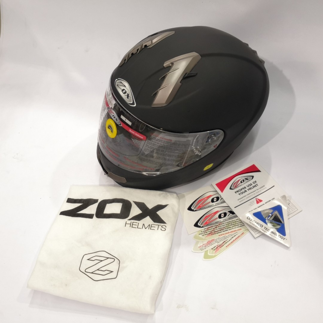 Zox helmet matt Black, Auto Accessories on Carousell
