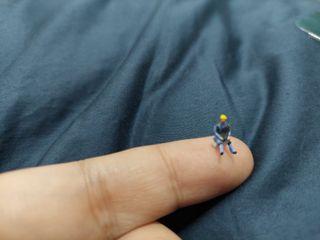 1/144 to 1/150 scale human  miniature figures (fisher or beach goer) for diorama