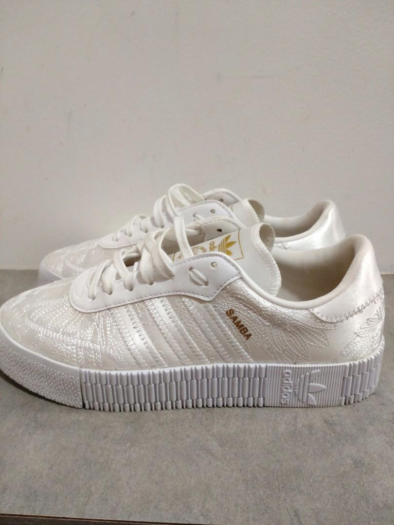 White sambarose shop