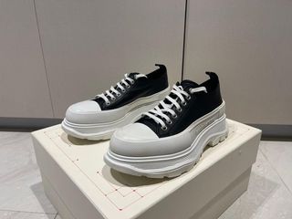 (Category: ) located in . Submitted by sneakers83 (Listing ID 1151724144, Image 1). Description: .