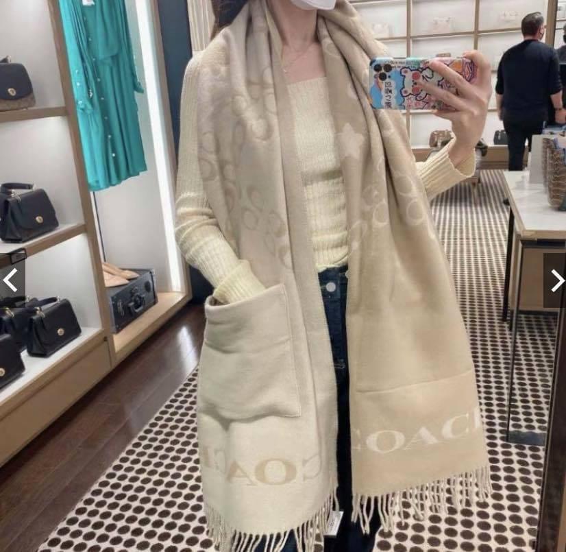 Coach scarf shop with pockets