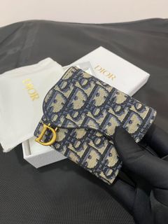 (Category: ) located in . Submitted by SGLuxuryCouture (Listing ID 1151701994, Image 1). Description: .