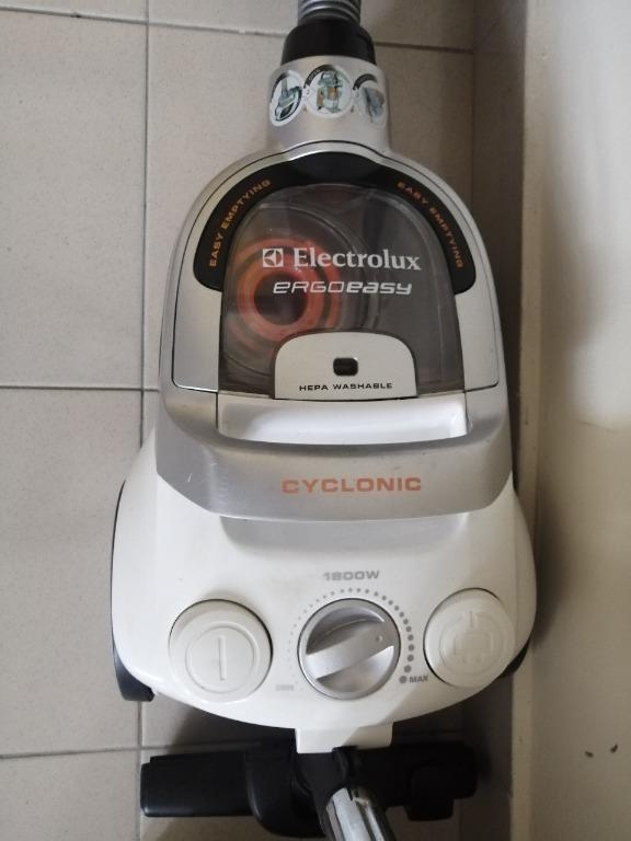 Electrolux ErgoEasy ZTF 7610 Bagless Vaccum Cleaner, TV & Home