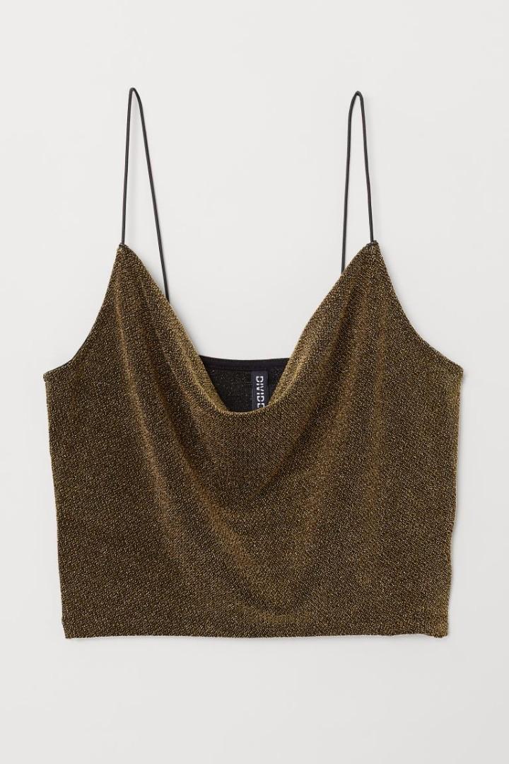 H&M Crop top (Category: Sleeveless) located in Quezon City. Submitted by rafdeclutter (Listing ID 1151749782, Image 3). Description: Used once. this top is flattering.