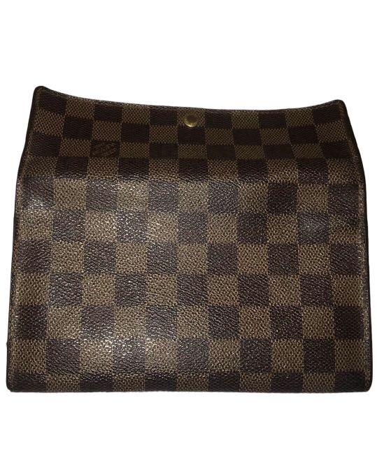 SOLD* 7089-18 N63209 Damier Ebene Sarah Wallet in Brown Date code: CT0164  Condition: Used 8/10 Remarks: Used with signs of wear; hot…