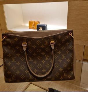 louis vuitton handbolsa red inside