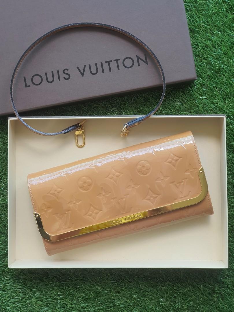 Louis Vuitton Beige Poudre Monogram Vernis Rossmore Clutch Bag - Yoogi's  Closet