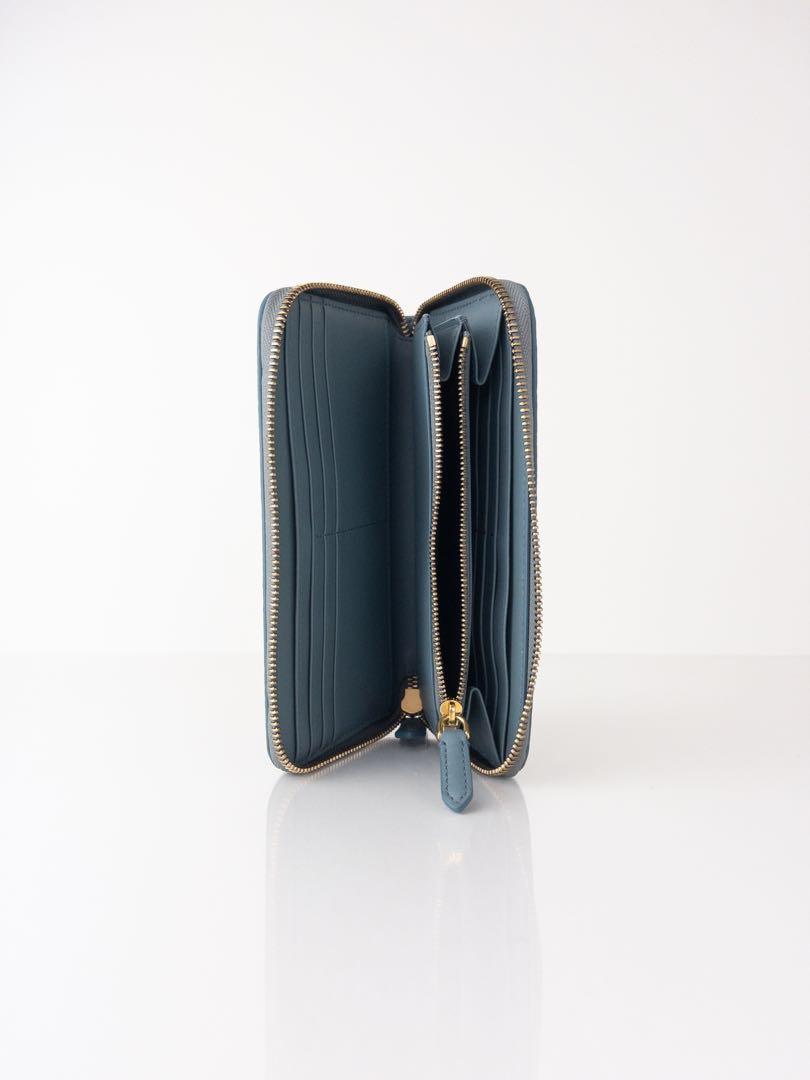 Burberry double zip wallet top