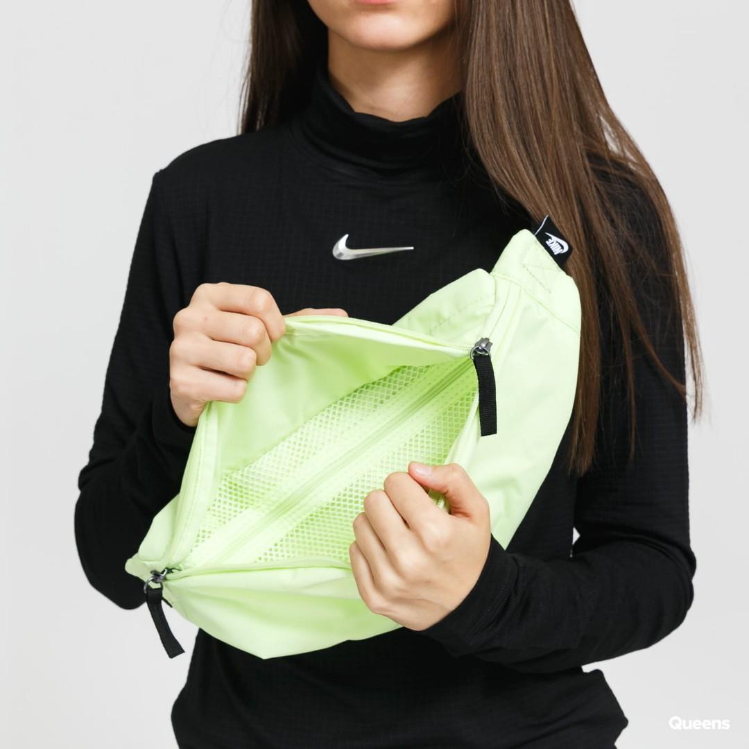 Nike hip pack pistachio hot sale