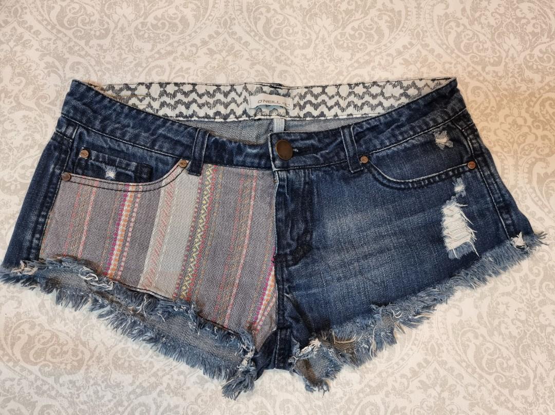 O'neill Short (Category: Shorts) located in Makati City. Submitted by eilener (Listing ID 1151761084, Image 1). Description: O'neill Short Size : XS-Small Best pair with your favorite Bikini Top.