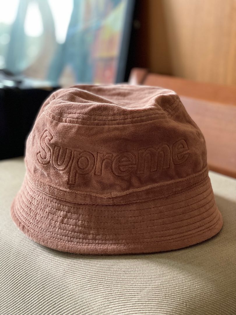 Supreme x lacoste buckethat, Fesyen 