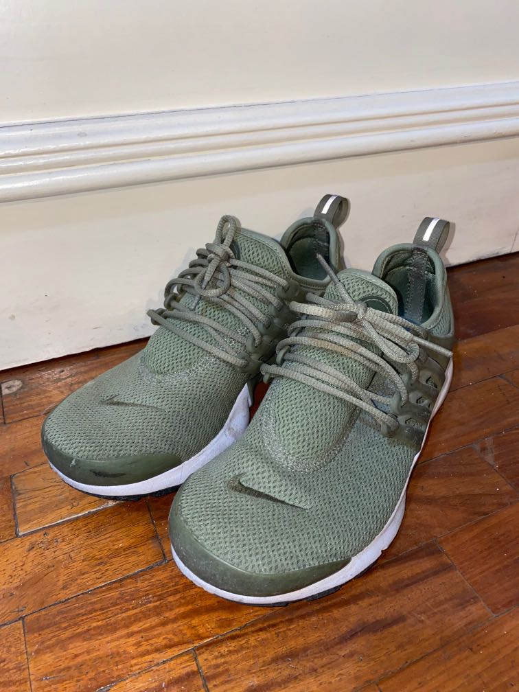 Olive green nike sales air presto womens