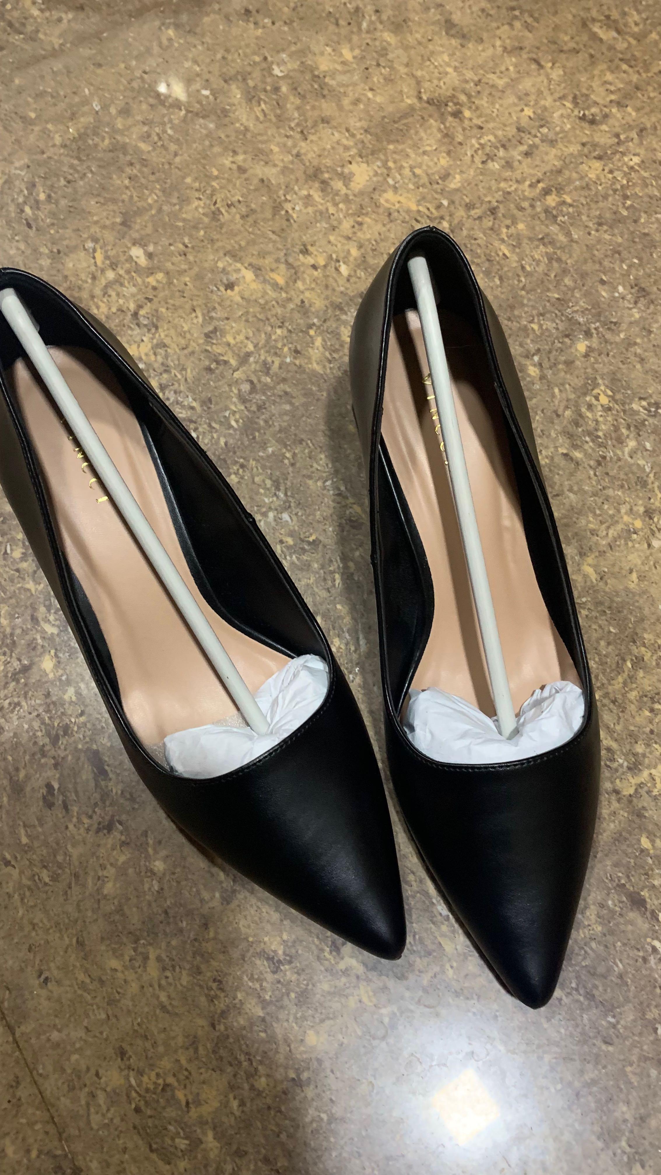 RAYA FLASH SALE FREE POS Vincci Black Block Heel Court Pump