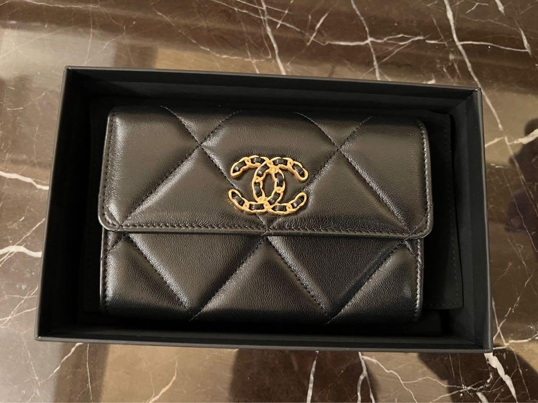 🖤🖤 CHANEL Lambskin Quilted Chanel 19 Flap Wallet Black 絕版黑色medium size Chanel  19 超美型格銀包, 名牌, 手袋及銀包- Carousell