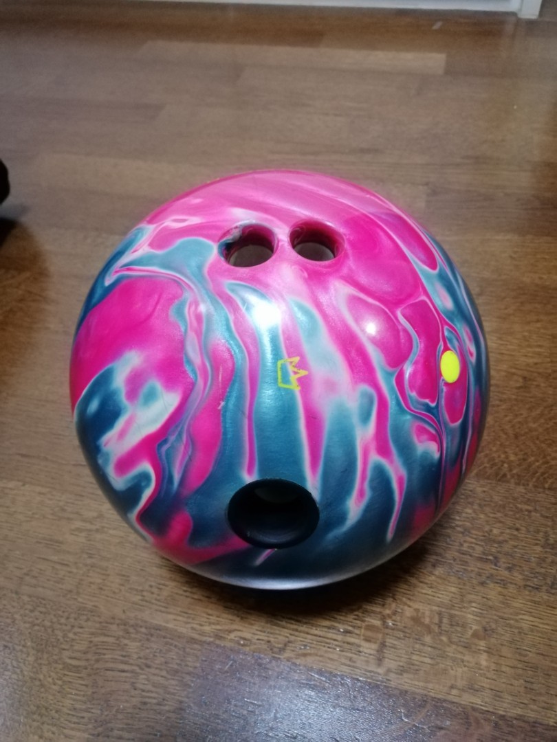 Brunswick Twist Bowling Ball 11lbs, Sports Equipment, Sports & Games