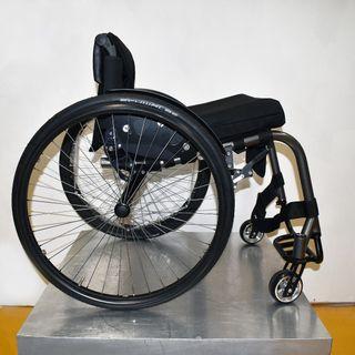 BT-10 28" Seat Foldable Wheelchair
