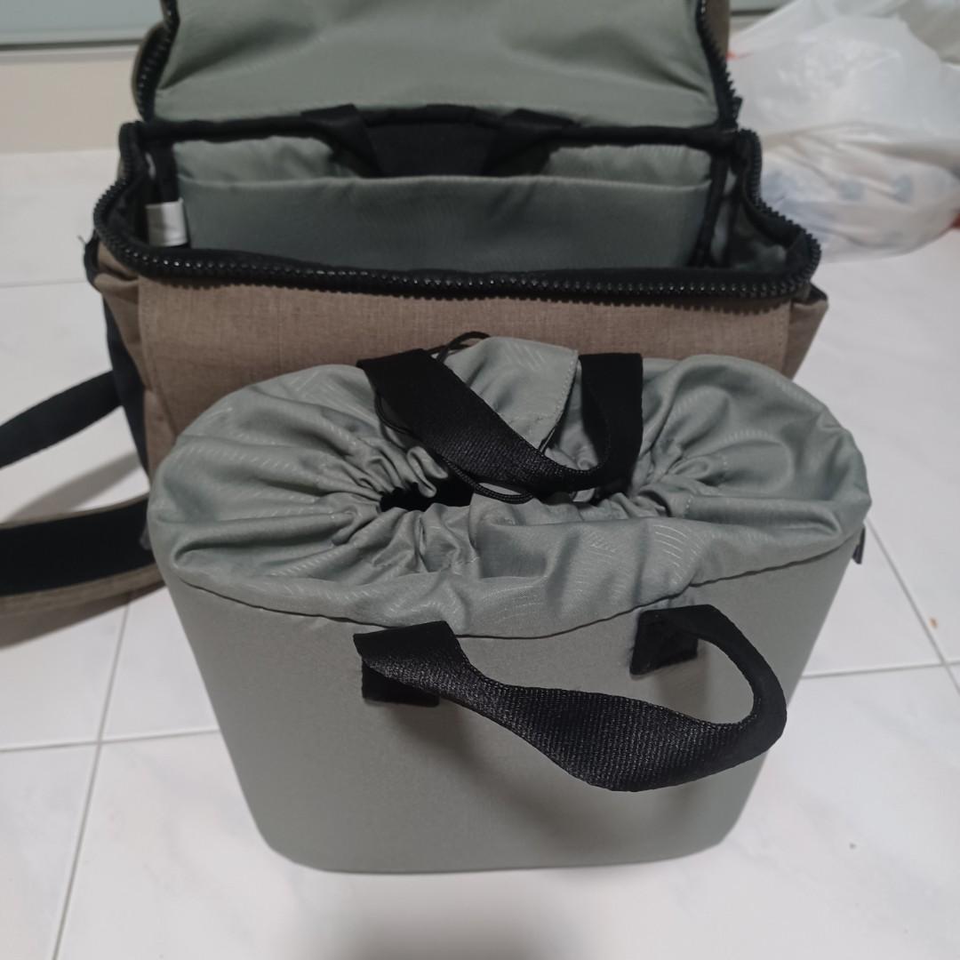Case Logic backpack (Category: Camera Bags & Carriers) located in Singapore. Submitted by smallkitcat (Listing ID 1151940700, Image 3). Description: Good travelling camera backpack. do check out the pic for the bag condition weekday after 6pm weekend depends availability.