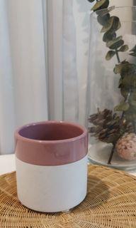 Ceramic planter vase. 7x7cm