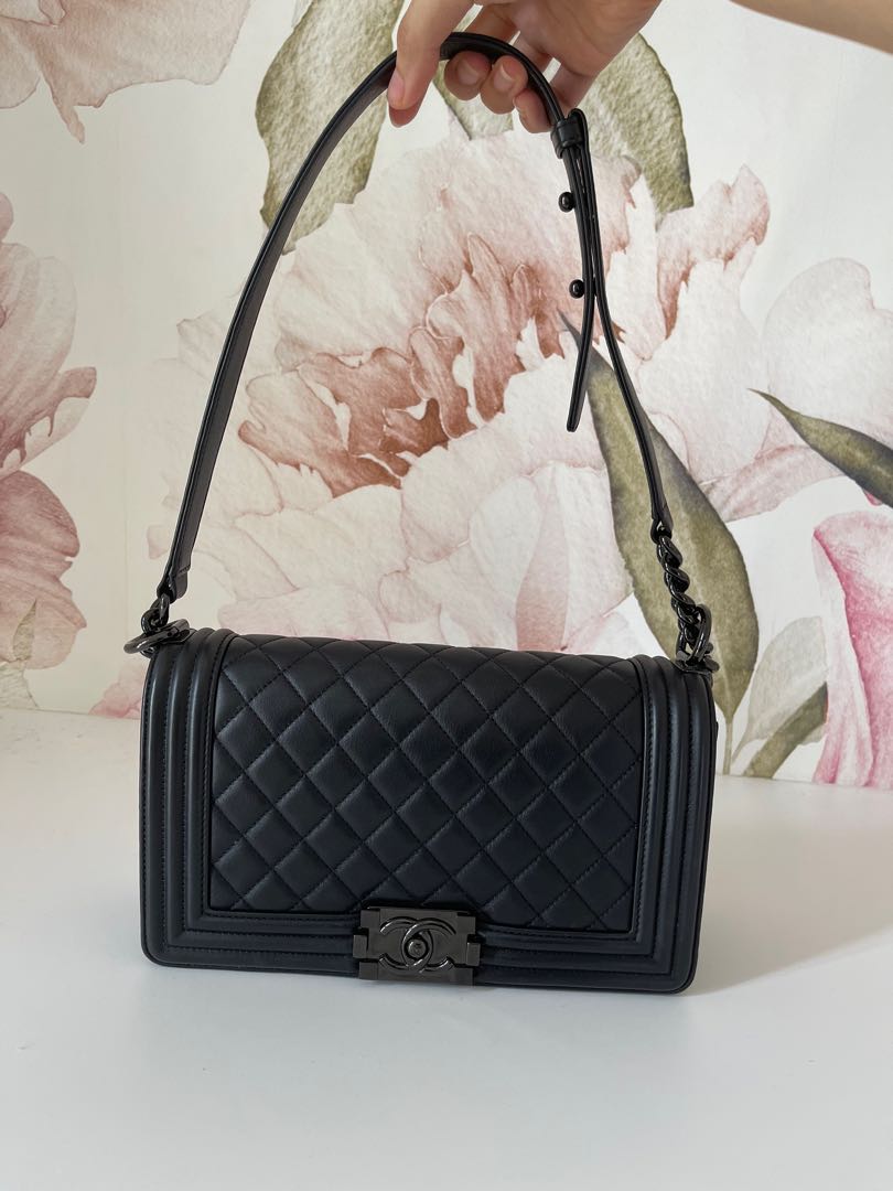 All black sales chanel boy bag