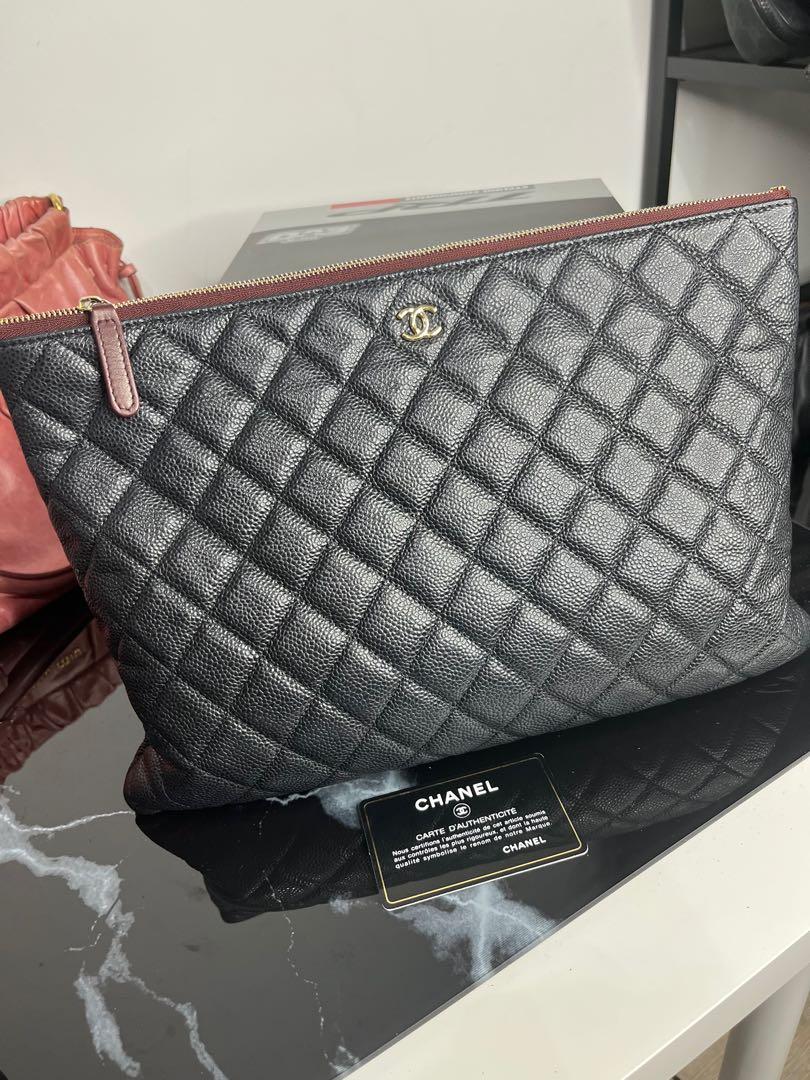 classic Large Women's Fashion, Bags & Wallets, Clutches on Carousell