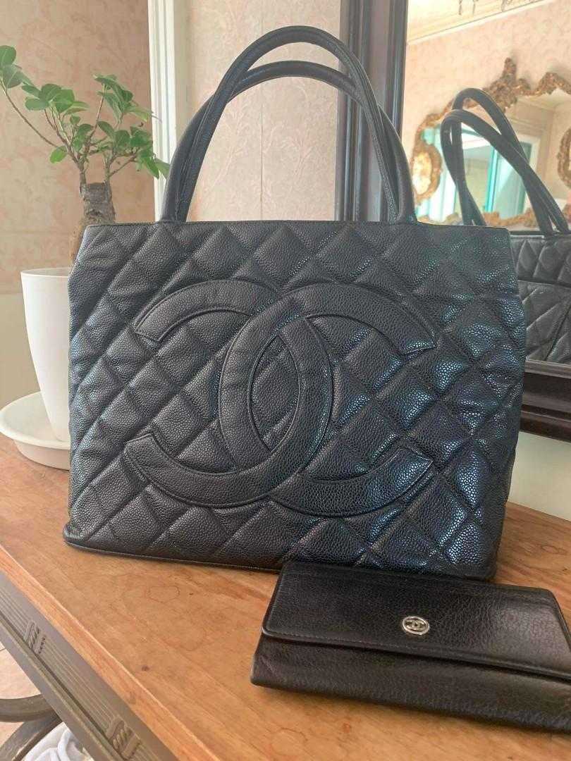 Chanel medallion silver hardware and chanel long wallet 101% authentic (Category: Luxury Bags & Wallets) located in Pasig City. Submitted by candy_boxess (Listing ID 1151875565, Image 1). Description: Chanel medallion silver hardware and chanel long wallet 101% authentic.