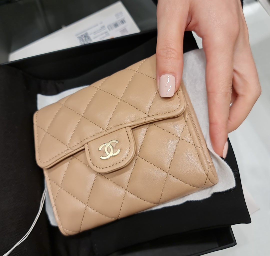 ❤BNIB❤ Chanel Small wallet TRI FOLD beige colour (2022)