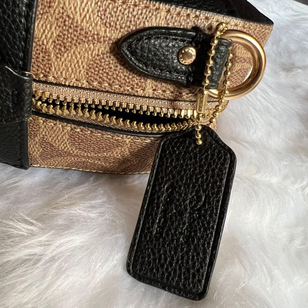 Coach Thumper camera bag, Women's Fashion, Bags & Wallets, Crossbody