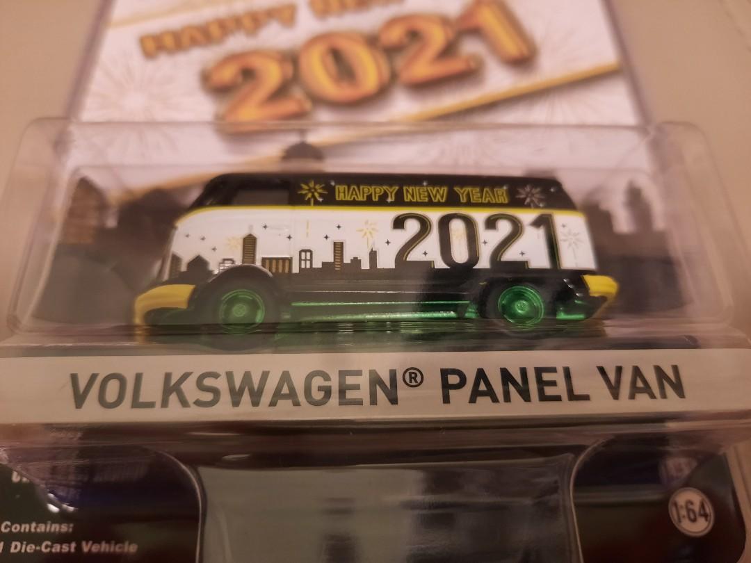 Greenlight 1/64 Volkswagen Panel Van - Happy New Year 2021 Green chase  version, 興趣及遊戲, 玩具 遊戲類- Carousell