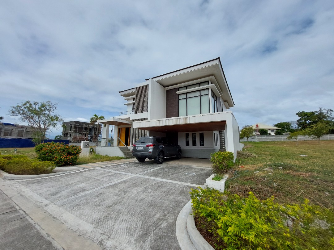 JD 3BR, 2 Storey Fully Furnished Modern Home For Sale in Alabang West