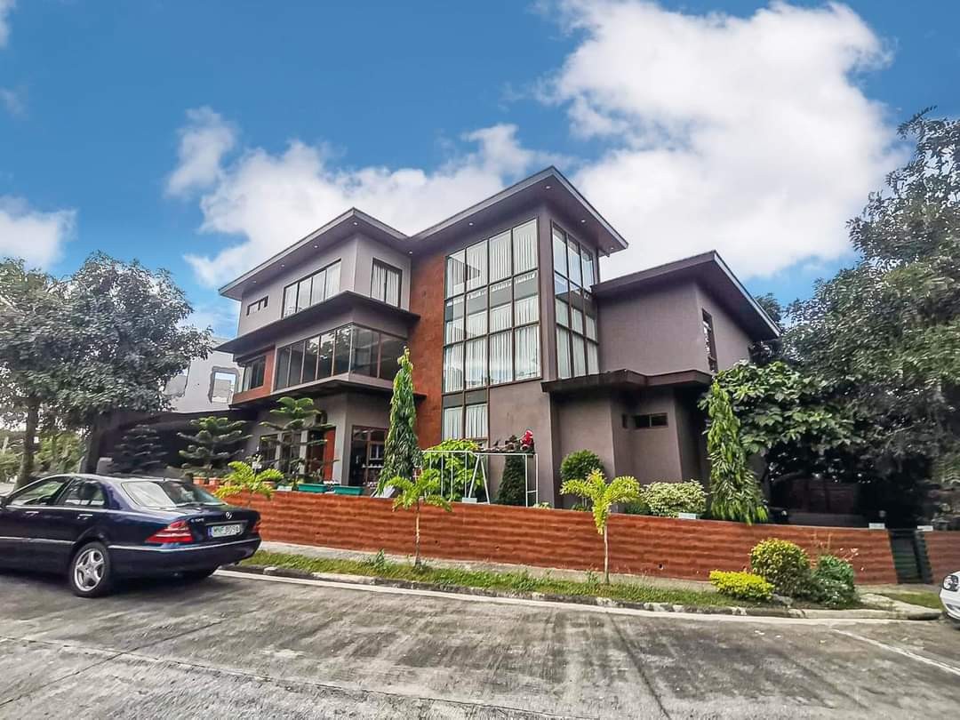 JD 3 Storey Modern House for sale in Lindenwood Residences Muntinlupa