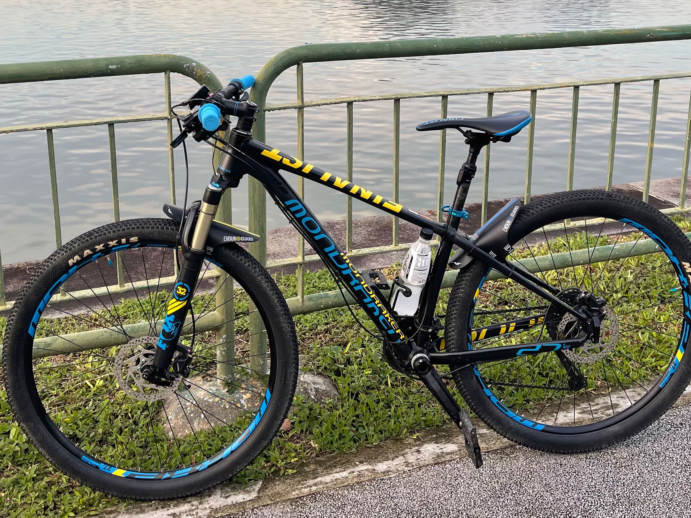 Mondraker finalist top pro