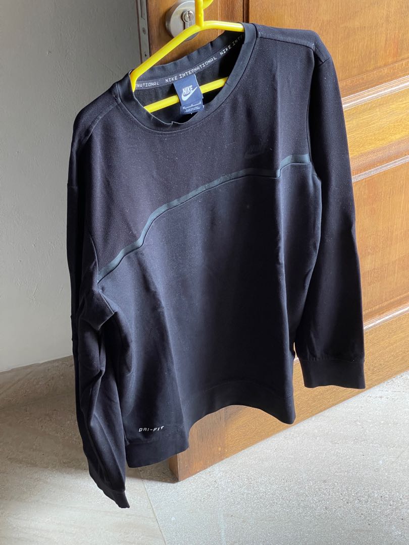 Nike Dri-Fit crewneck, Fesyen Pria 