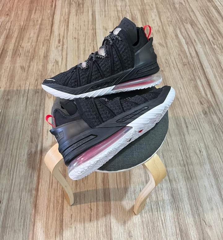 lebron 18 bred