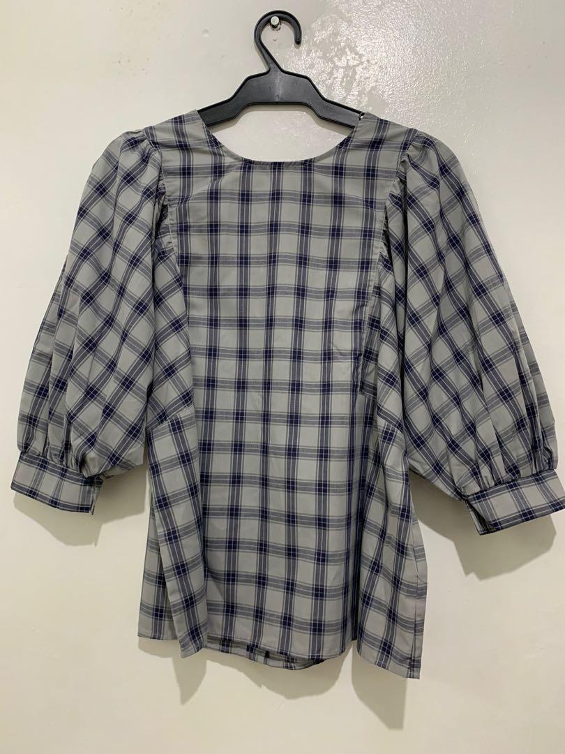 short sleeve blouse dark gray (Category: Blouses) located in Taguig. Submitted by mozhdthird21 (Listing ID 1151895821, Image 3). Description: Band New 100% cotton GU brand ( Japan product) with tag size M loose fit if interested just pm or text 09274246171.