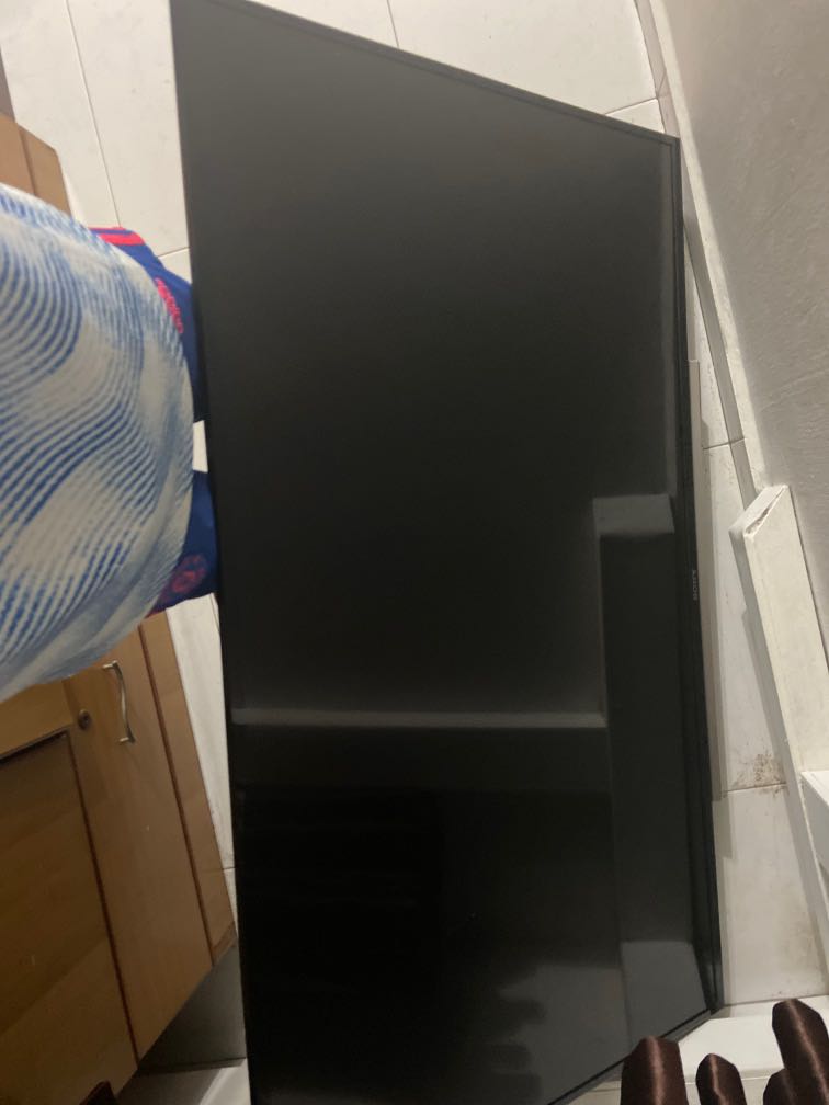 Sony tv not working and no remote, TV & Home Appliances, TV