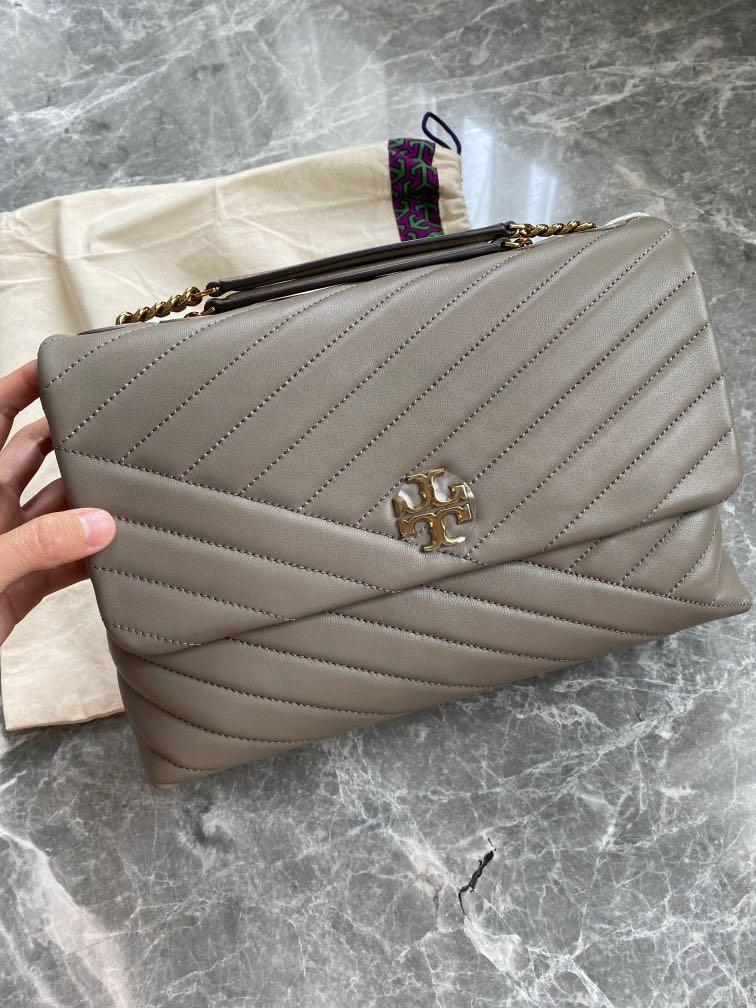 Tory Burch Kira Chevron Dusty Almond, Barang Mewah, Tas & Dompet di  Carousell