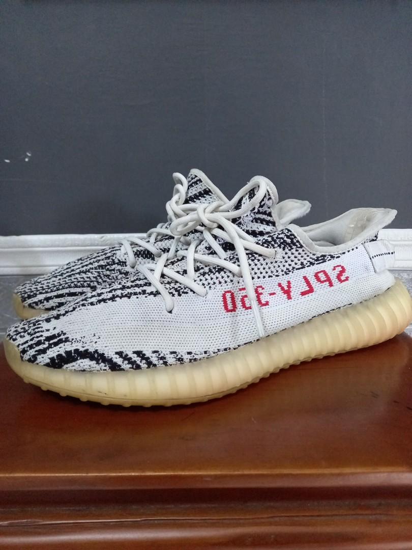 Adidas Yeezy Boost 350 V2 Zebra (Second), Fesyen Pria, Sepatu , Sneakers di  Carousell