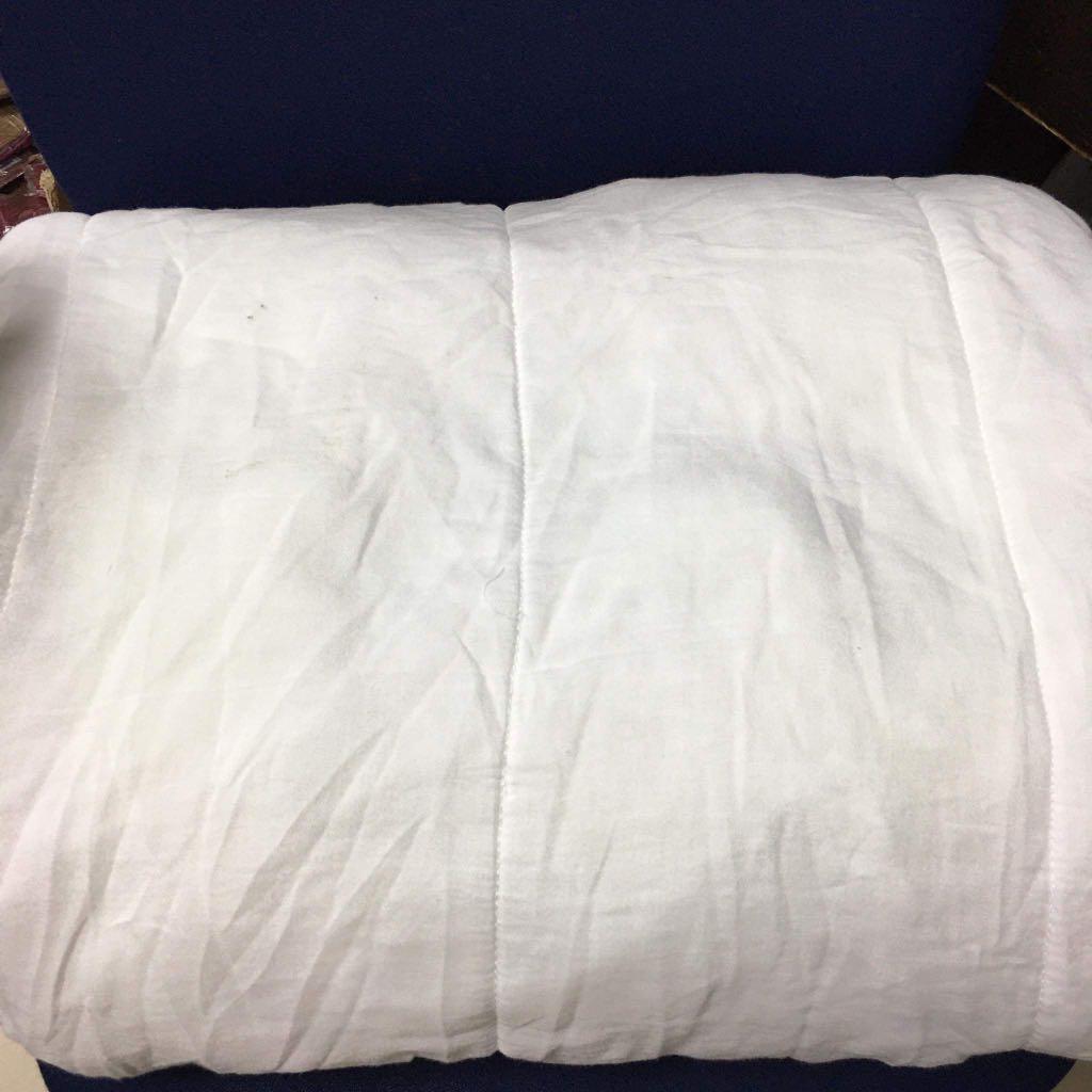ANKO Strapped Mattress Protector - Queen Bed/ White (Approx. 80" x 57") (Category: Bed Frames & Mattresses) located in Pasay City. Submitted by ayinong168 (Listing ID 1146789760, Image 1). Description: Description: -Dimension (Approx.): 80” x 57” -Equipped with 4 corner elastic straps -Actively protects your mattress from stains/ dust etc. -Brings comfort to your daily bedding routine -Adds comfort and good rest & sleep for daily use -Good for li