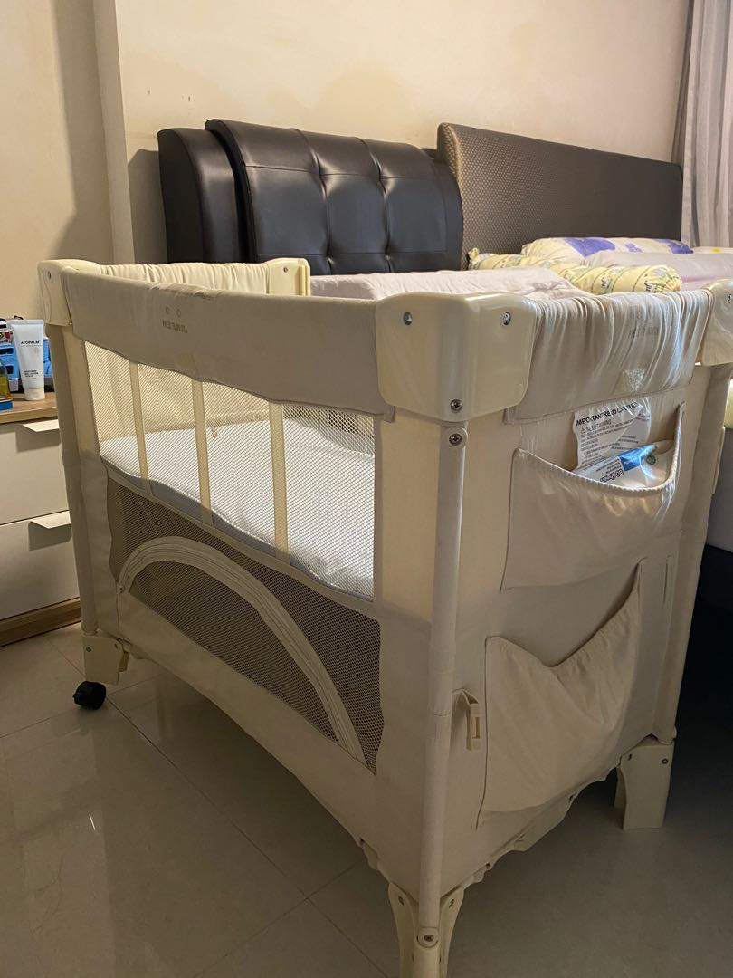 Arms Reach co sleeper baby cot , Babies & Kids, Baby Nursery & Kids