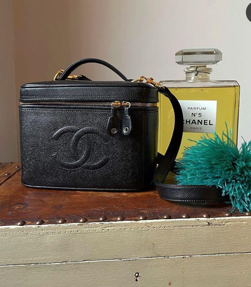 Chanel caviar store vanity case