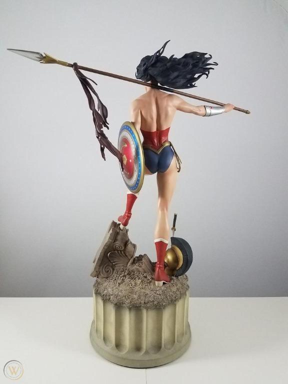 WONDER WOMAN Statue Premium Format Wonder Woman Sideshow