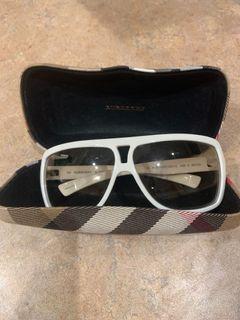 BB WHITE SUNGLASSES WITH CASE