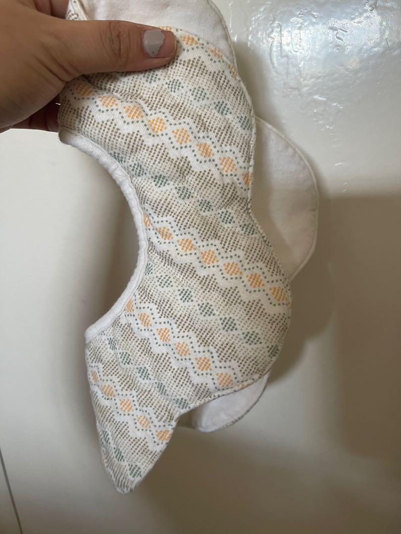 Bib (Category: Breastfeeding & Bottle Feeding) located in Manila. Submitted by missgrace_collection (Listing ID 1146768494, Image 2). Description: .
