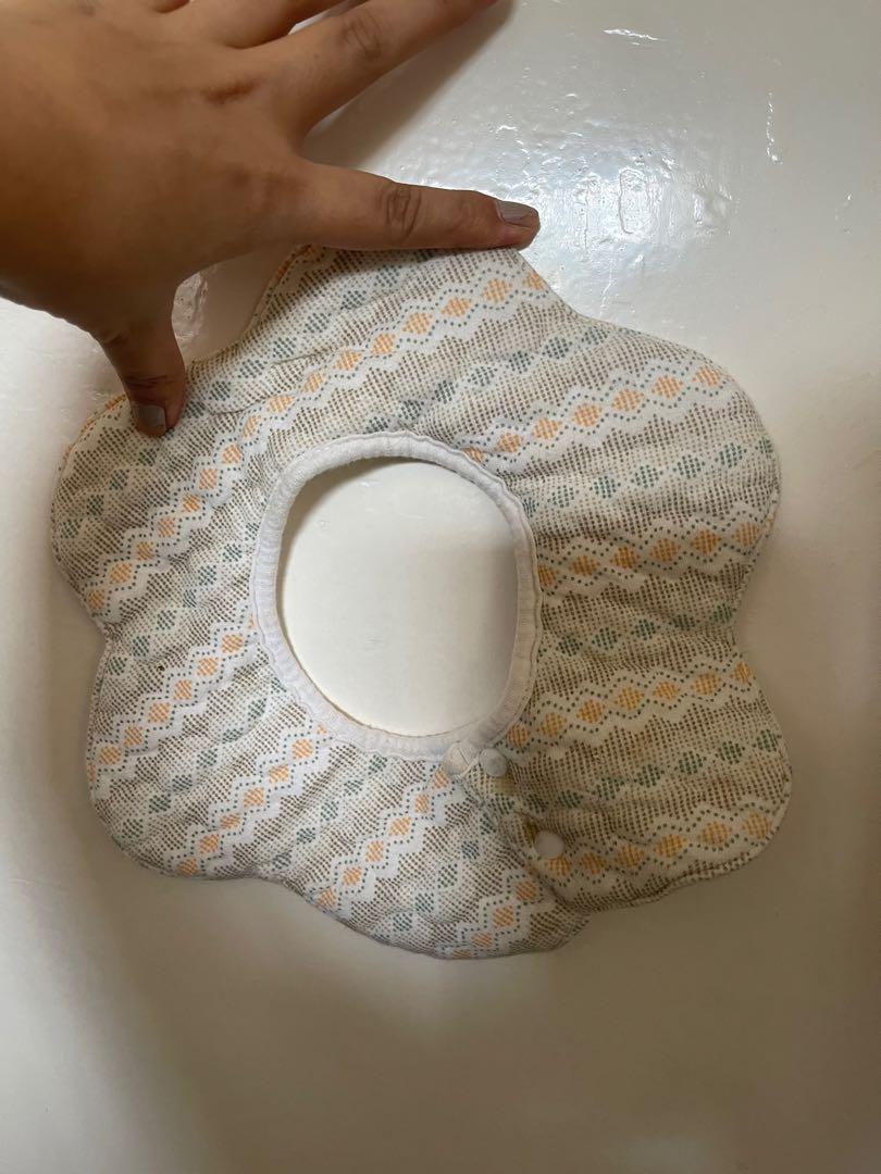 Bib (Category: Breastfeeding & Bottle Feeding) located in Manila. Submitted by missgrace_collection (Listing ID 1146768494, Image 1). Description: .