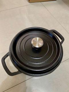 Black Heavy Duty 24cm Dutch Oven