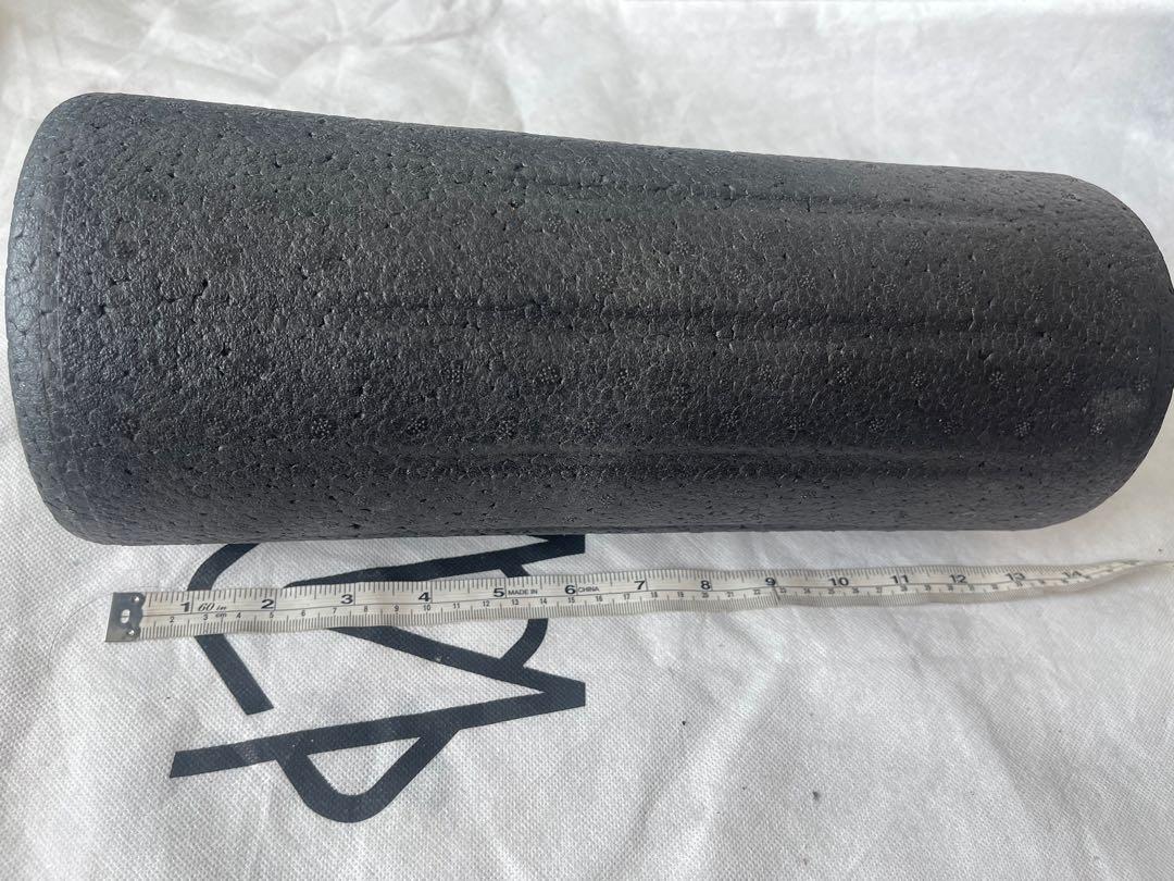 Fascia muscle massging foam roller (Category: Massage Devices) located in Mandaluyong City. Submitted by disney101618 (Listing ID 1146791919, Image 3). Description: Very light material and durable.